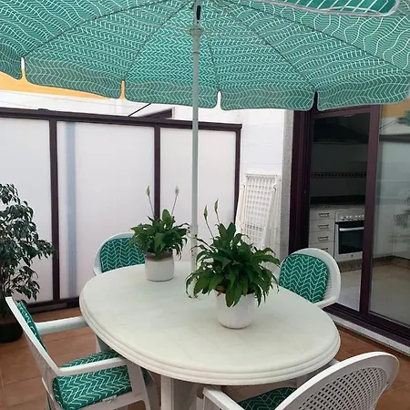 Piso Centrico A 400M Playa Con 2 Hab Y Garaje Apartmán Baiona