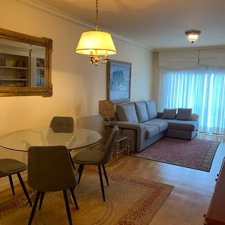 Piso Centrico A 400M Playa Con 2 Hab Y Garaje * Baiona