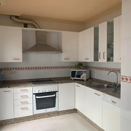 Piso Centrico A 400M Playa Con 2 Hab Y Garaje Apartmán *